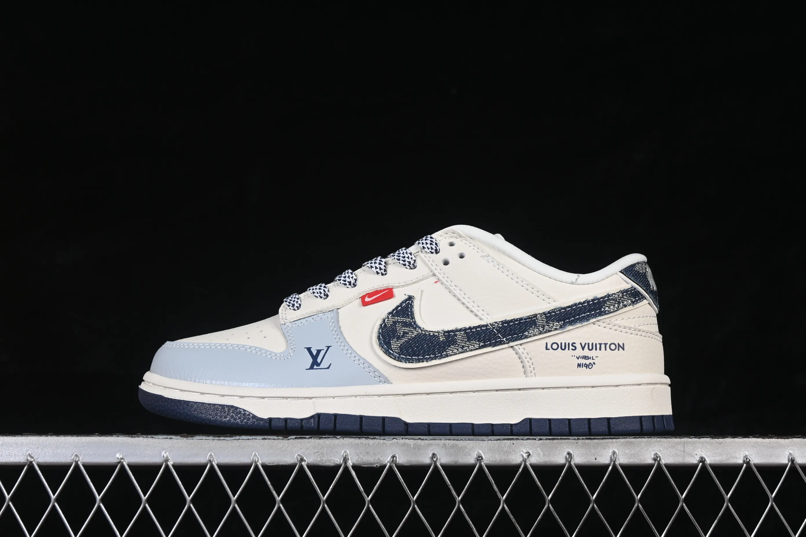 All categories Nk SB Dunk Series Nk SB Dunk Low High-end customized low-top sneakers Nike SB Dunk Low LV joint beige gray blue denim Anniversary high-end customized low-top casual sneakers DN3168-001
